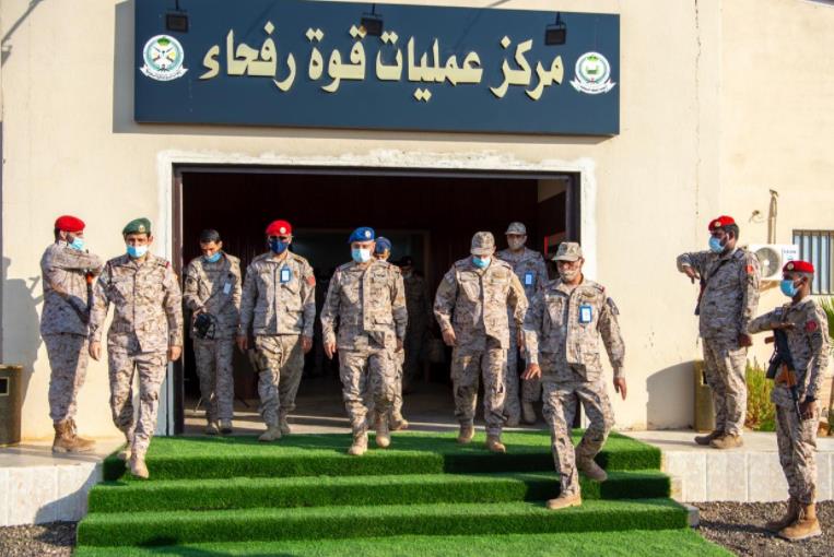 رئيس هيئة الأركان العامة يزور المنطقة الشمالية ويطلع على جاهزية الموقف العسكري .