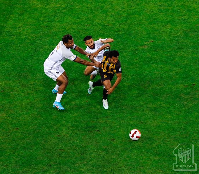 "الاتحاد" يُعزز من صدارته للدور بثنائية في مرمى "الحزم"