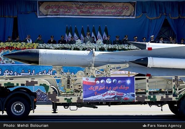  إيران تستعرض أسلحتها الروسية بعرض عسكري