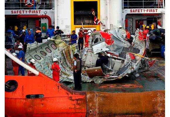 جزء من الطائرة المنكوبة