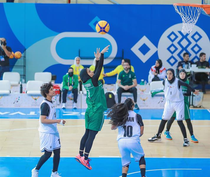 أخضر السيدات لكرة السلة يتأهل لنصف نهائي دورة الألعاب الخليجية