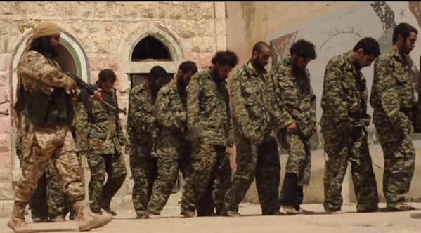 بالصور.. تنظيم داعش يبث مقطع لإعدام عشرات الجنود السوريين على يد فتية بالصور.. تنظيم داعش يبث مقطع لإعدام عشرات الجنود السوريين على يد فتية