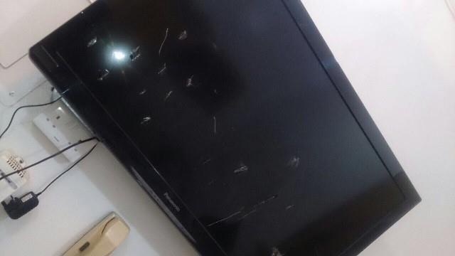 واطنة تنتقم من زوجها لاقترانه بأخرى بتحطيم أثاث منزل 