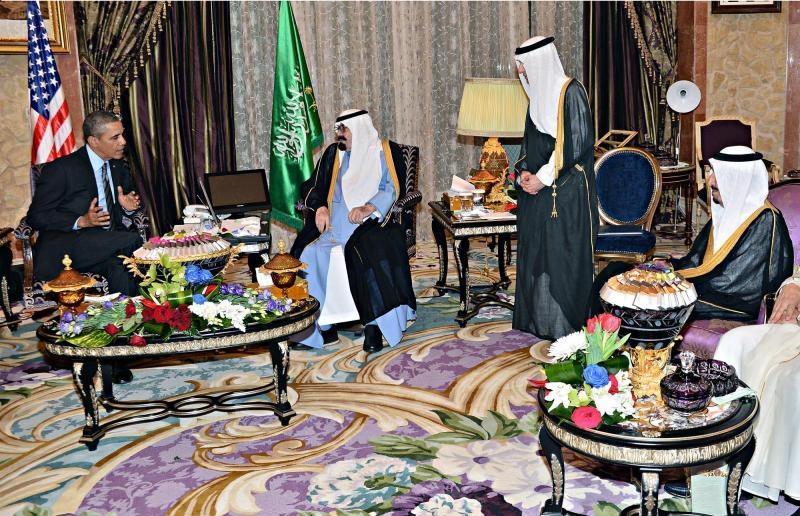 خادم الحرمين يستقبل الرئيس الأمريكي في روضة خريم