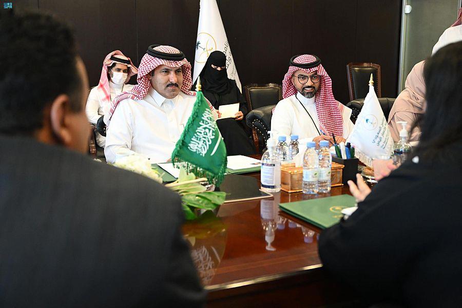 السفير آل جابر يلتقي وفدَ مكتب الأمم المتحدة لخدمات المشاريع بالرياض  