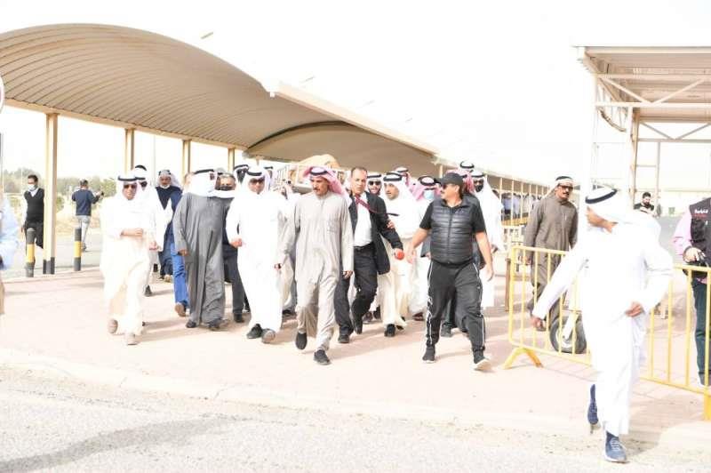 جموع غفيرة تشيع جثمان السياسي البارز أحمد الخطيب 