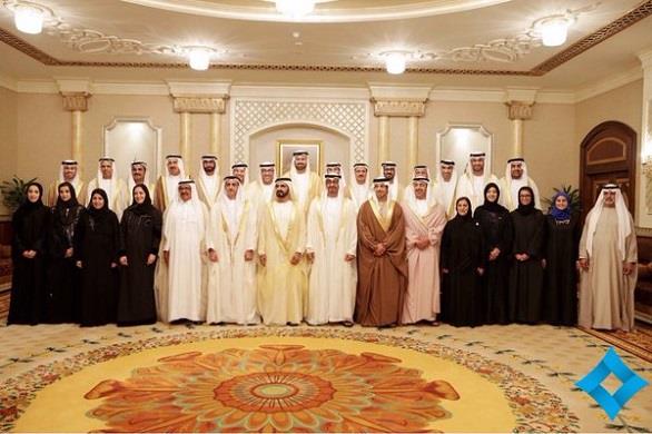 بالصور.. وزيرة السعادة الإماراتية ترتدي قلادة تحمل كلمة بالصور.. وزيرة السعادة الإماراتية ترتدي قلادة تحمل كلمة