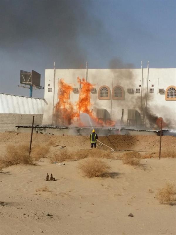 صور من الحريق الذي اندلع بمحطة الوقود