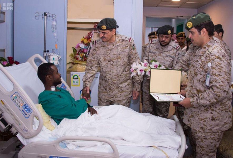 قائد قوة الصواريخ الاستراتيجية يشيد ببطولات منسوبي القوات المسلحة في الحد الجنوبي