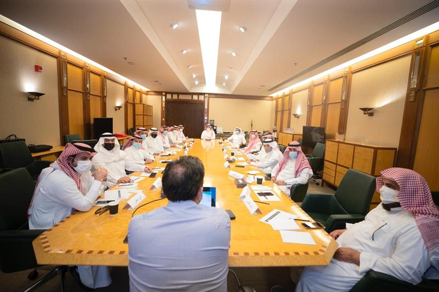 اجتماع "المسحل" مع رؤساء أندية المحترفين