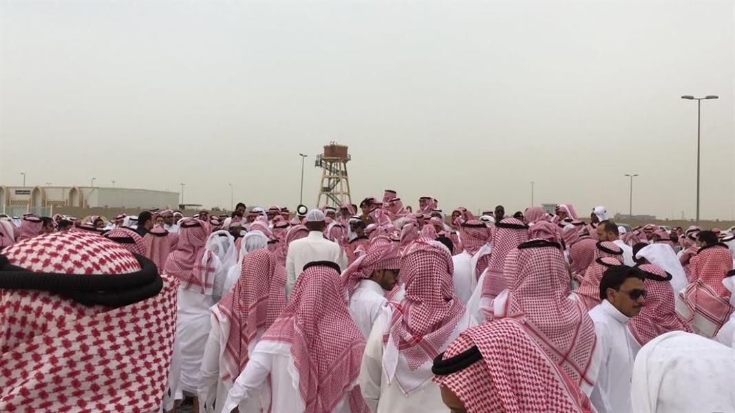 بالفيديو والصور.. جموع غفيرة تشارك في تشييع جثمان الشهيد الزهراني بالقطيف بالفيديو والصور.. جموع غفيرة تشارك في تشييع جثمان الشهيد الزهراني بالقطيف