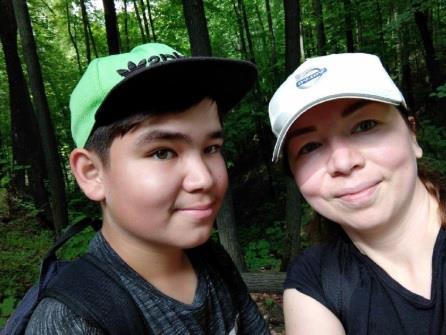 مراهق تتاري يفتتح مصنعاً للجبن ويحقق دخلاً أعلى من والدته