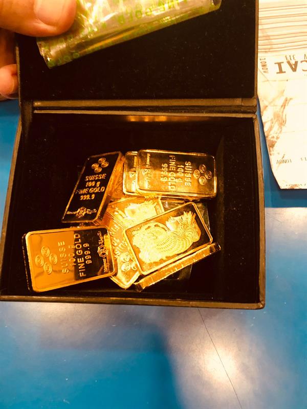 ضبط محاولة تهريب 10 سبائك ذهبية بمطار القاهرة 