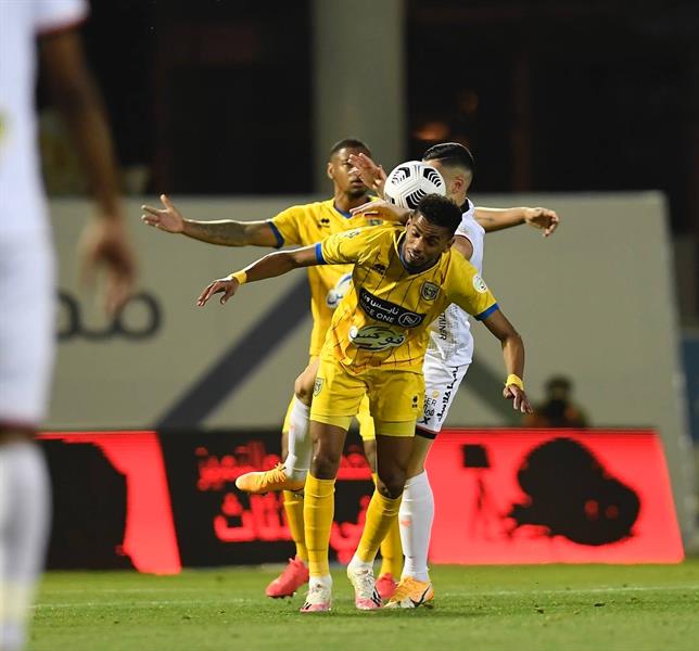 "التعاون" يدخل المربع الذهبي بعرقلة "الشباب" في سباق صدارة الدوري