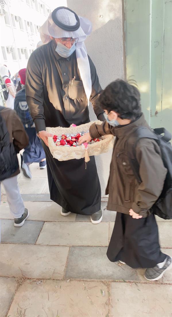 المدارس تستقبل طلاب الابتدائية ورياض الأطفال المدارس تستقبل طلاب الابتدائية ورياض الأطفال