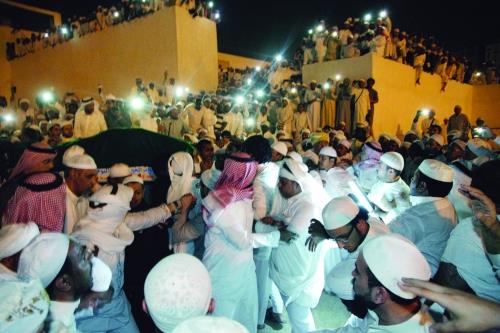 مكة تشيع مداح النبي