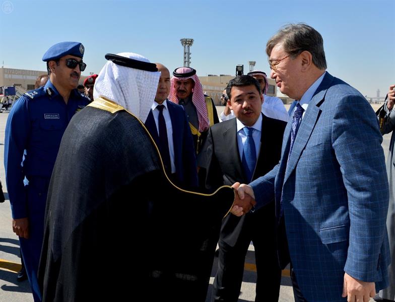 الوفود في المطار