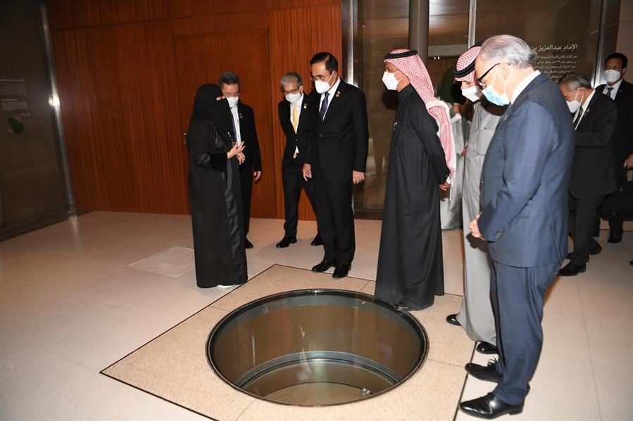 رئيس وزراء تايلند يزور حي الطريف التاريخي