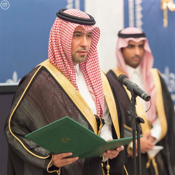  أمام خادم الحرمين الشريفين .. أمير الحدود الشمالية ووزير الإسكان يؤديان القسم