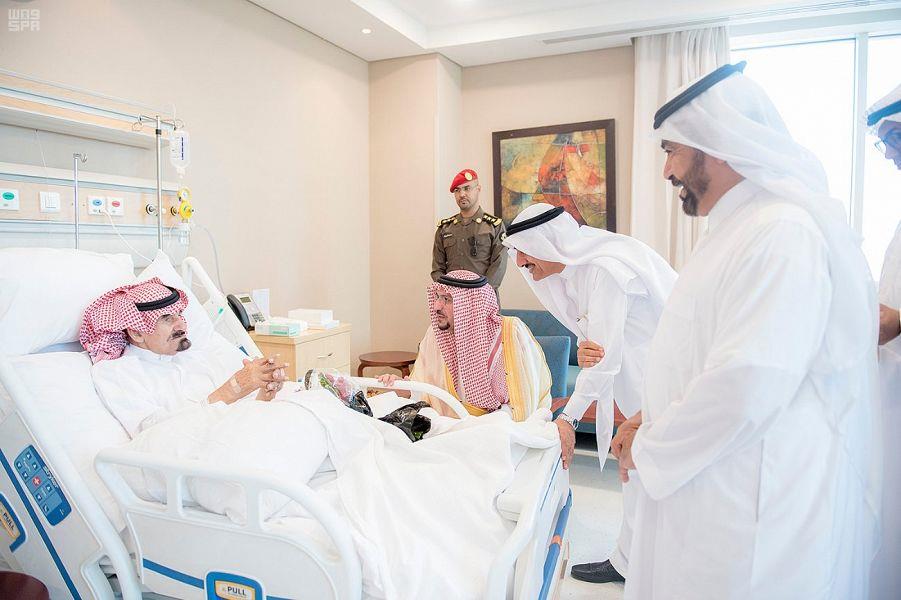 أخبار 24 صور أمير القصيم يزور حسن السلطان بالمستشفى للاطمئنان على صحته