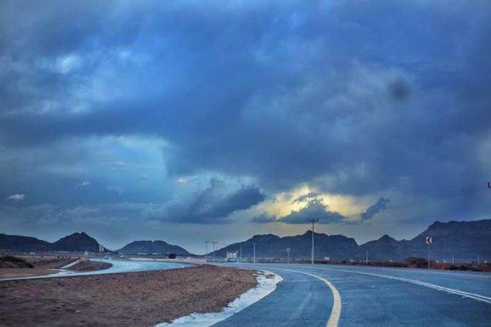 الحصيني: أمطار متفاوتة على بعض المناطق من اليوم وحتى الغد وضباب بأخرى 