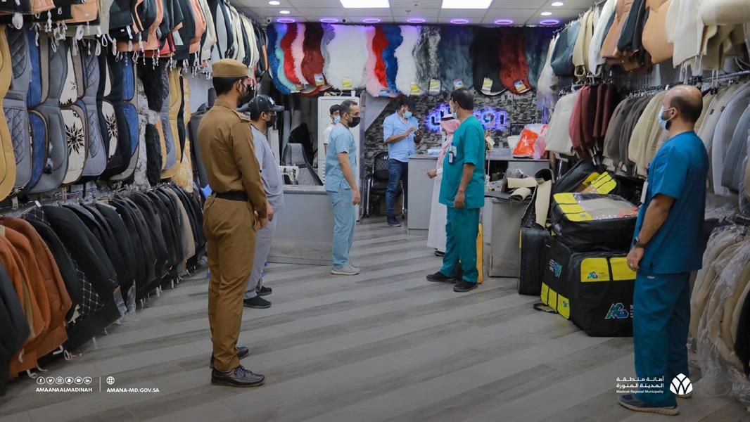 إغلاق مجمعين لقطع غيار وزينة السيارات بالمدينة لمخالفتهما الإجراءات الاحترازية  