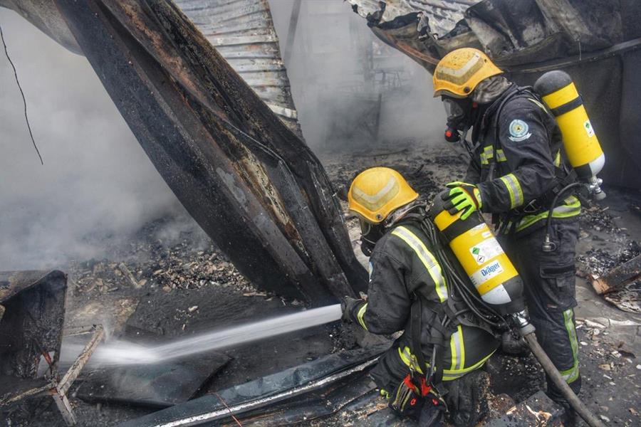 حريق يتسبب في أضرار جسيمة بمطعم في جدة حريق يتسبب في أضرار جسيمة بمطعم في جدة
