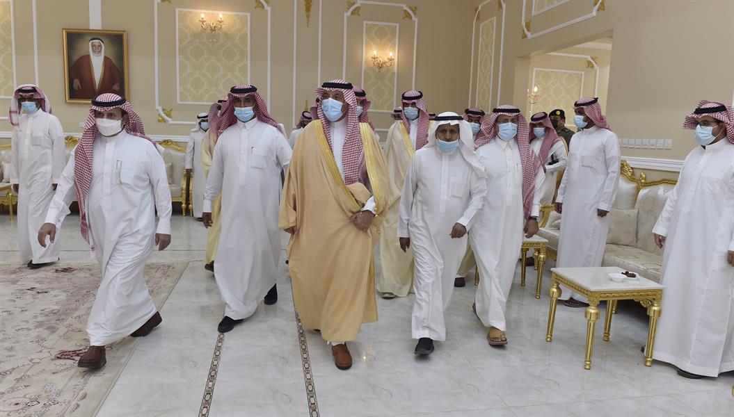  أمير نجران ينقل تعازي القيادة في وفاة الشيخ جابر أبو ساق