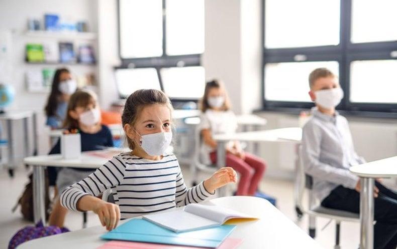كمامة تضمن لك ما لا يضمنه اللقاح.. في الطريق إليك!