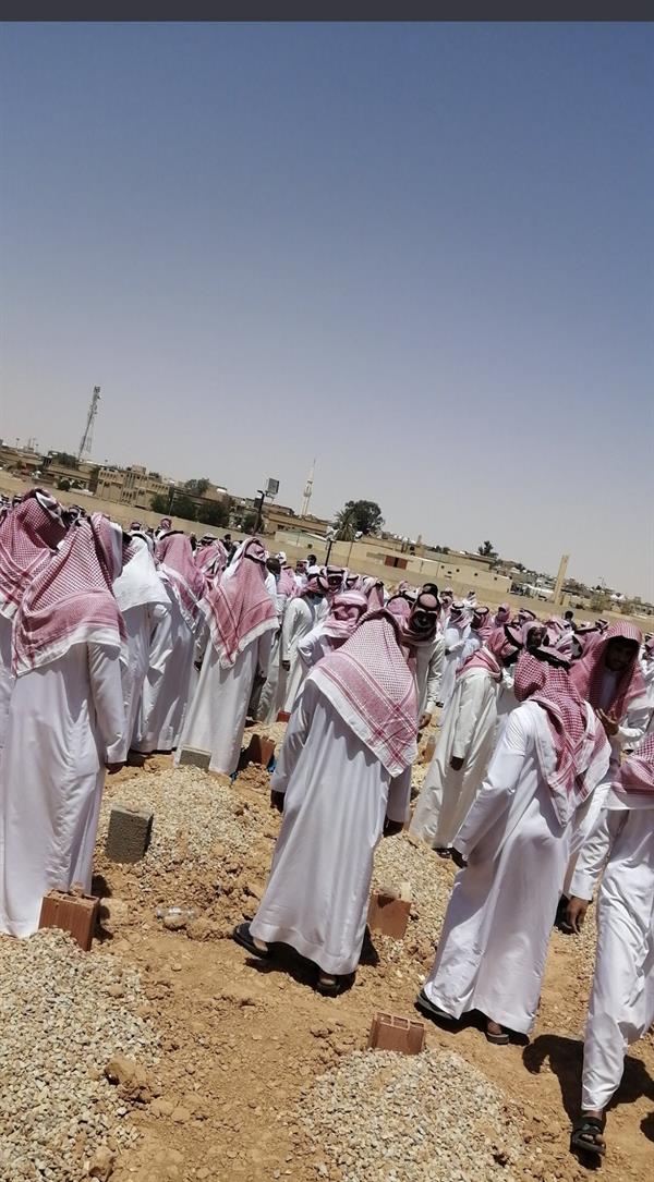  تشييع جثمان الكاتب صالح الشيحي في مسقط رأسه برفحاء    تشييع جثمان الكاتب صالح الشيحي في مسقط رأسه برفحاء   