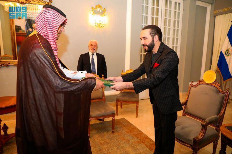 السفير المالكي يُقدّم أوراق اعتماده سفيراً غير المقيم لرئيس جمهورية السلفادور