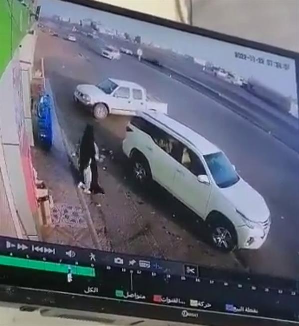 نجاة سيدة وطفلة صغيرة من مُفحط متهور في المدينة المنورة