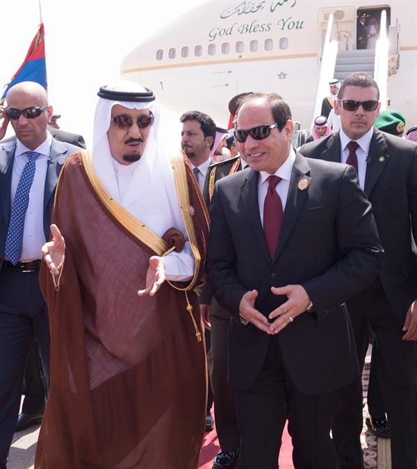 خادم الحرمين يصل شرم الشيخ