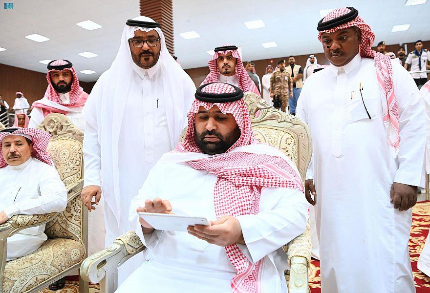 نائب أمير جازان يشارك أهالي فرسان صيد الحريد  
