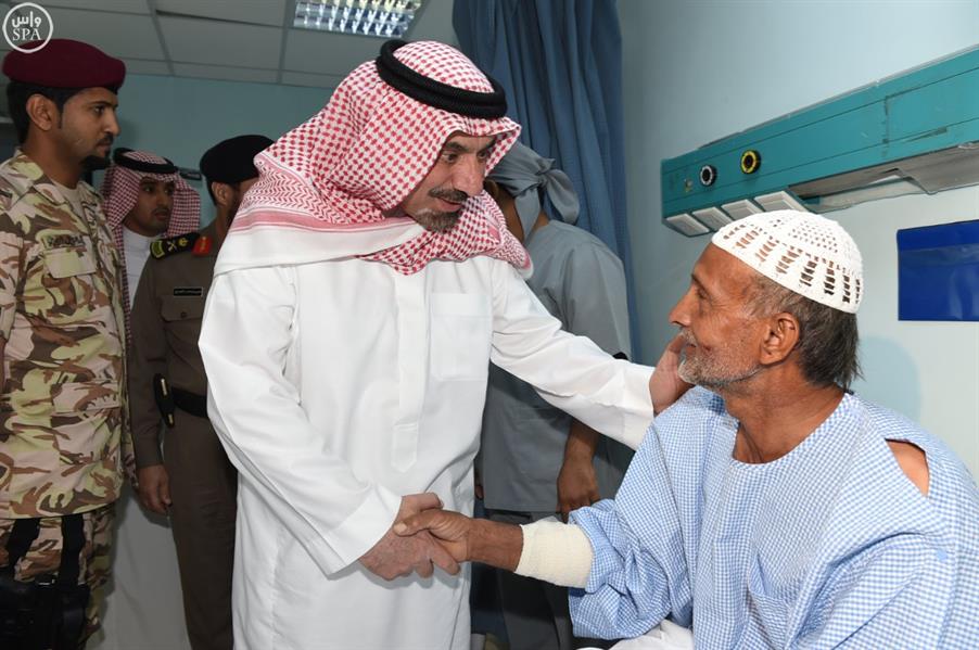 أمير نجران يتفقد مسجد المشهد ويزور المصابين بالمستشفى أمير نجران يتفقد مسجد المشهد ويزور المصابين بالمستشفى