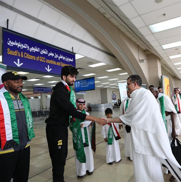بالصور.. مطار الملك عبدالعزيز الدولي يحتفل باليوم الوطني للكويت بحضور لاعب الاتحاد