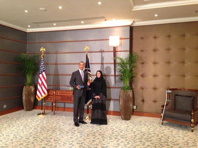 اوباما يسلم  سعودية جائزة اشجع امرأة