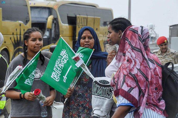 أقلتا 247 من رعايا الدول الصديقة.. سفينتا جلالة الملك 