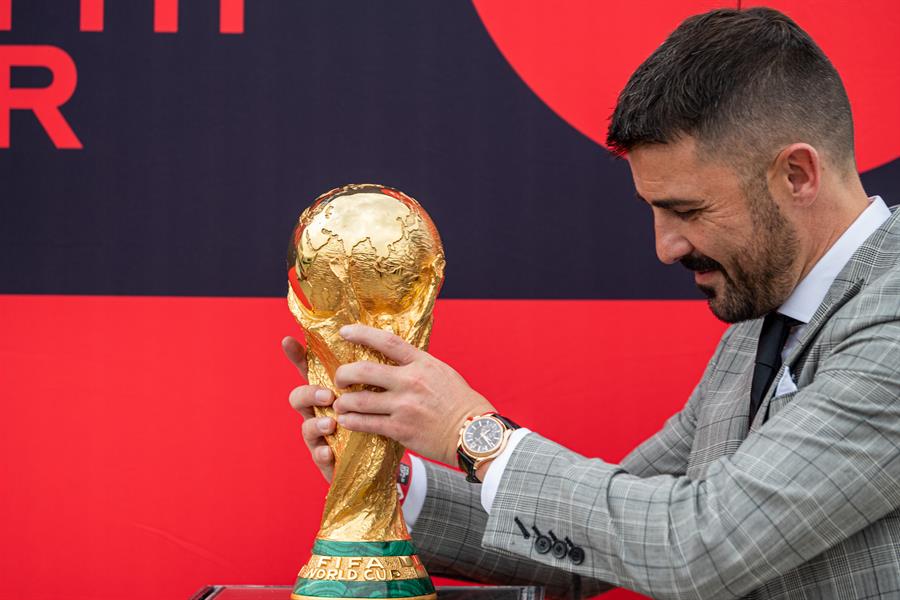 كأس العالم يصل المملكة رفقة النجم الأسباني ديفيد فيا (صور)