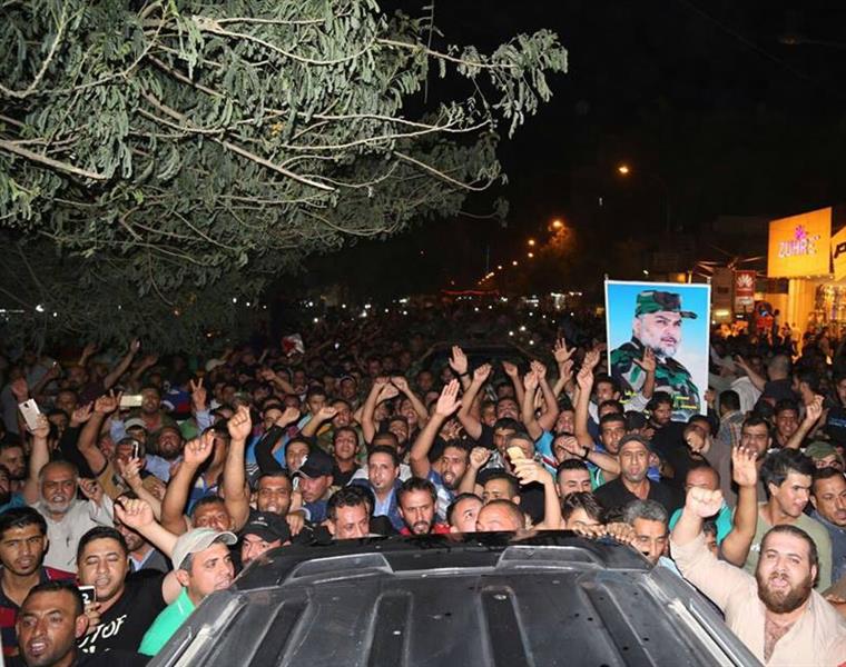 الصدر يصل بغداد بزي عسكري تمهيدا لمظاهرات الجمعة 