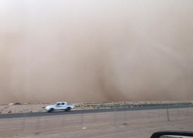 عاصفة رملية تضرب الرياض عاصفة رملية تضرب الرياض