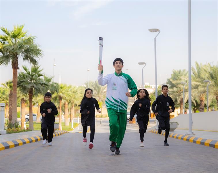 وزير التعليم يستقبل شعلة دورة الألعاب السعودية 2022