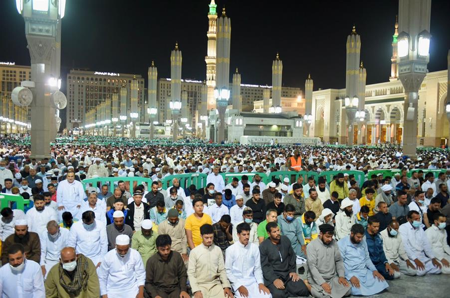 إقامة أول صلاة تراويح بالمسجد الحرام والمسجد النبوي بعد جائحة 