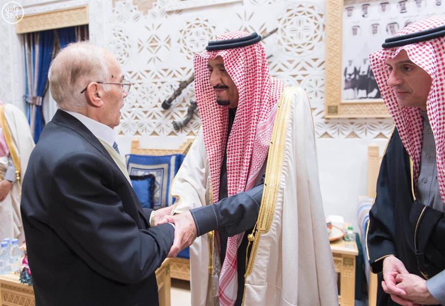 بالصور.. خادم الحرمين الشريفين يستقبل وفد المعارضة السورية بالصور.. خادم الحرمين الشريفين يستقبل وفد المعارضة السورية