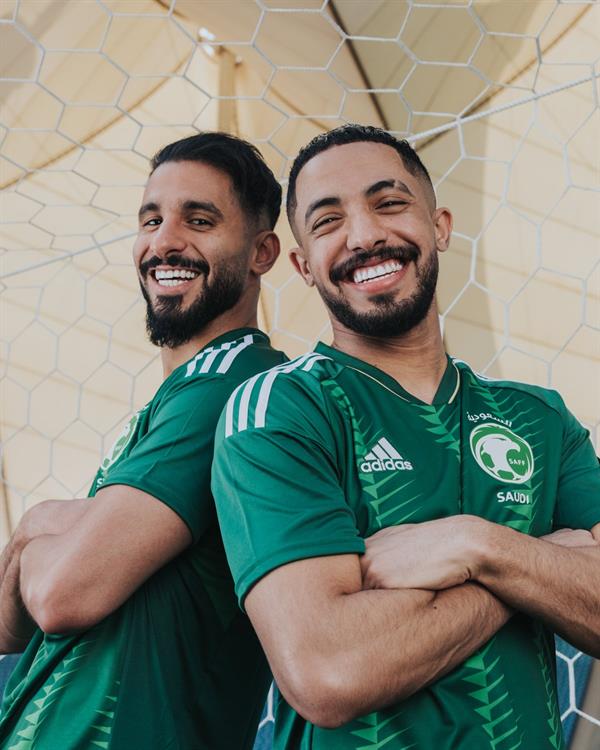 قميص الأخصر 