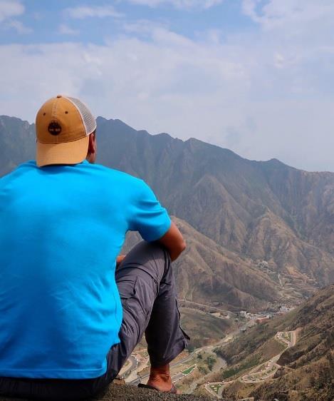 كيف تحدث رحّالة أمريكي عن زيارته للمملكة؟.. ومفاجأة في تقييمه لمهارات القيادة والضيافة