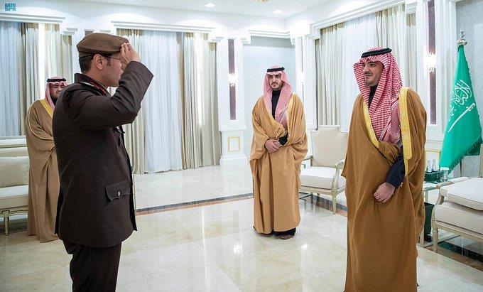 وزير الداخلية يلتقي قادة القطاعات الأمنية ومتقاعدي الوزارة في الجوف  