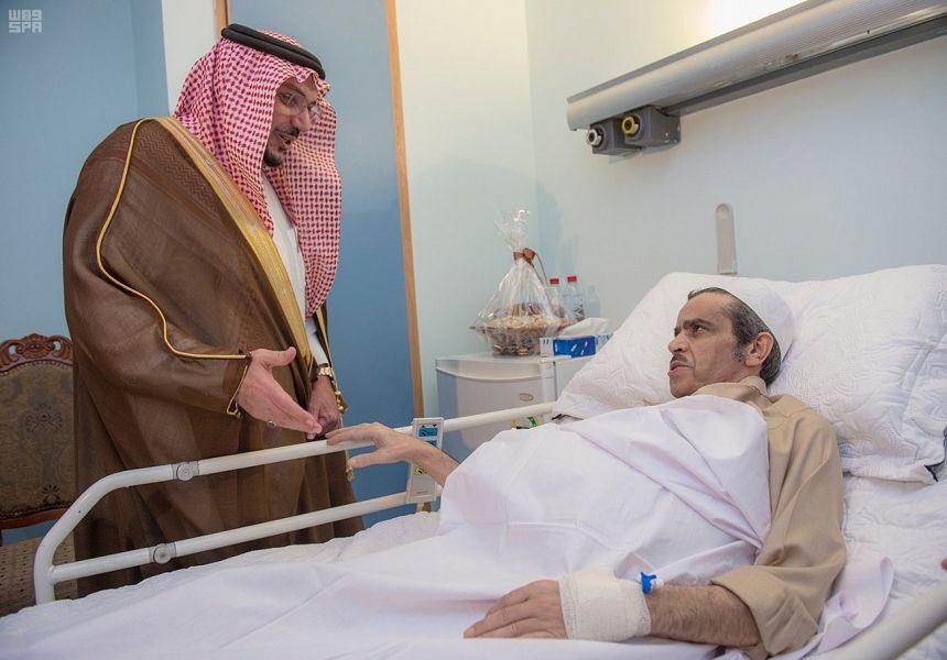 أمير القصيم يطمئن على صحة محافظ الرس