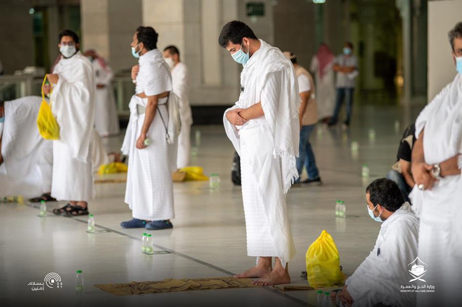 ضيوف الرحمن يتوافدون على المسجد الحرام ويؤدون طواف القدوم ضيوف الرحمن يتوافدون على المسجد الحرام ويؤدون طواف القدوم