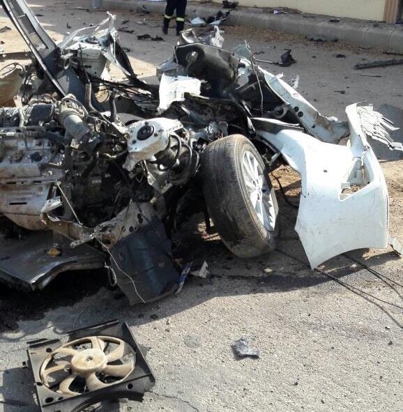 شاهد.. حادث اصطدام بعمود إنارة يشطر مركبة ويقتل قائدها بالرس شاهد.. حادث اصطدام بعمود إنارة يشطر مركبة ويقتل قائدها بالرس